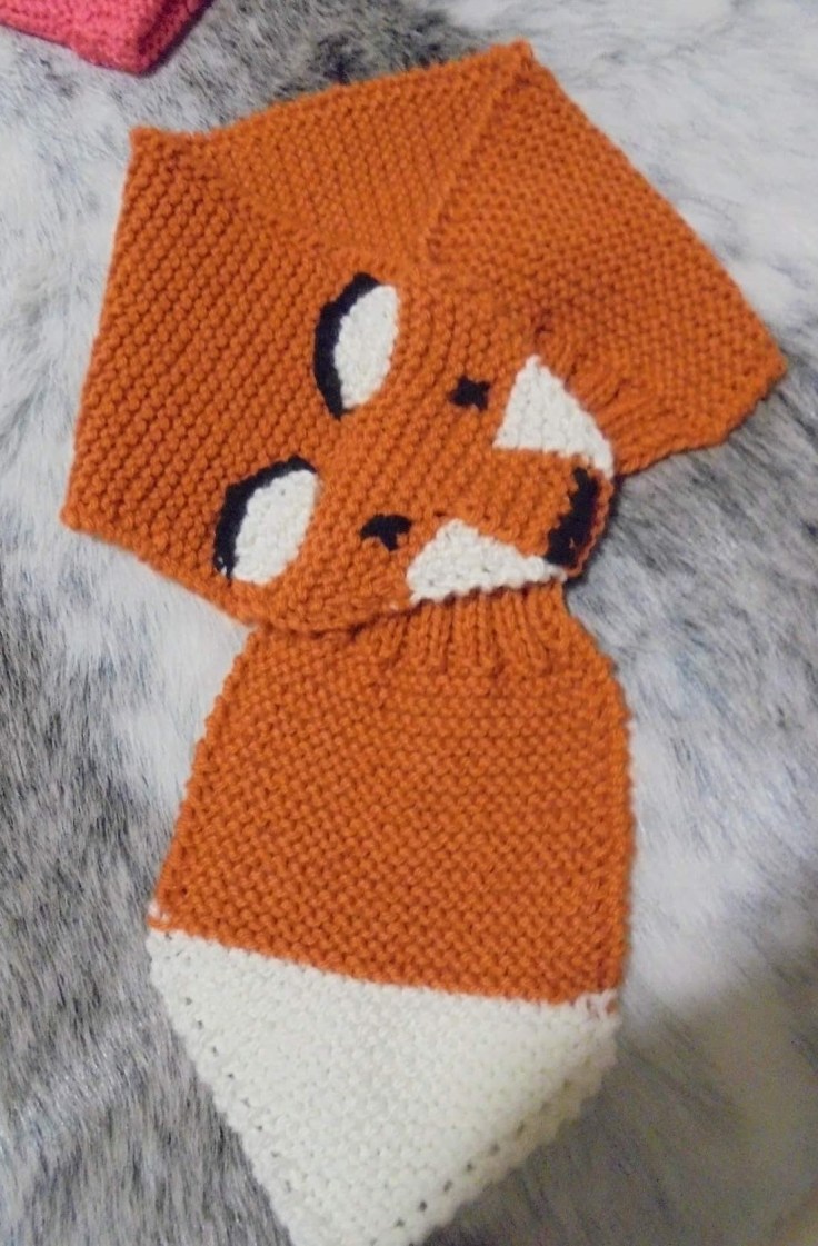 Foulard renard de Quenours d'Amour - Hauteur: X cm Largeur: X cm. Prix : 27.00$ CAD Pour commander : quenoursdamour@gmail.com