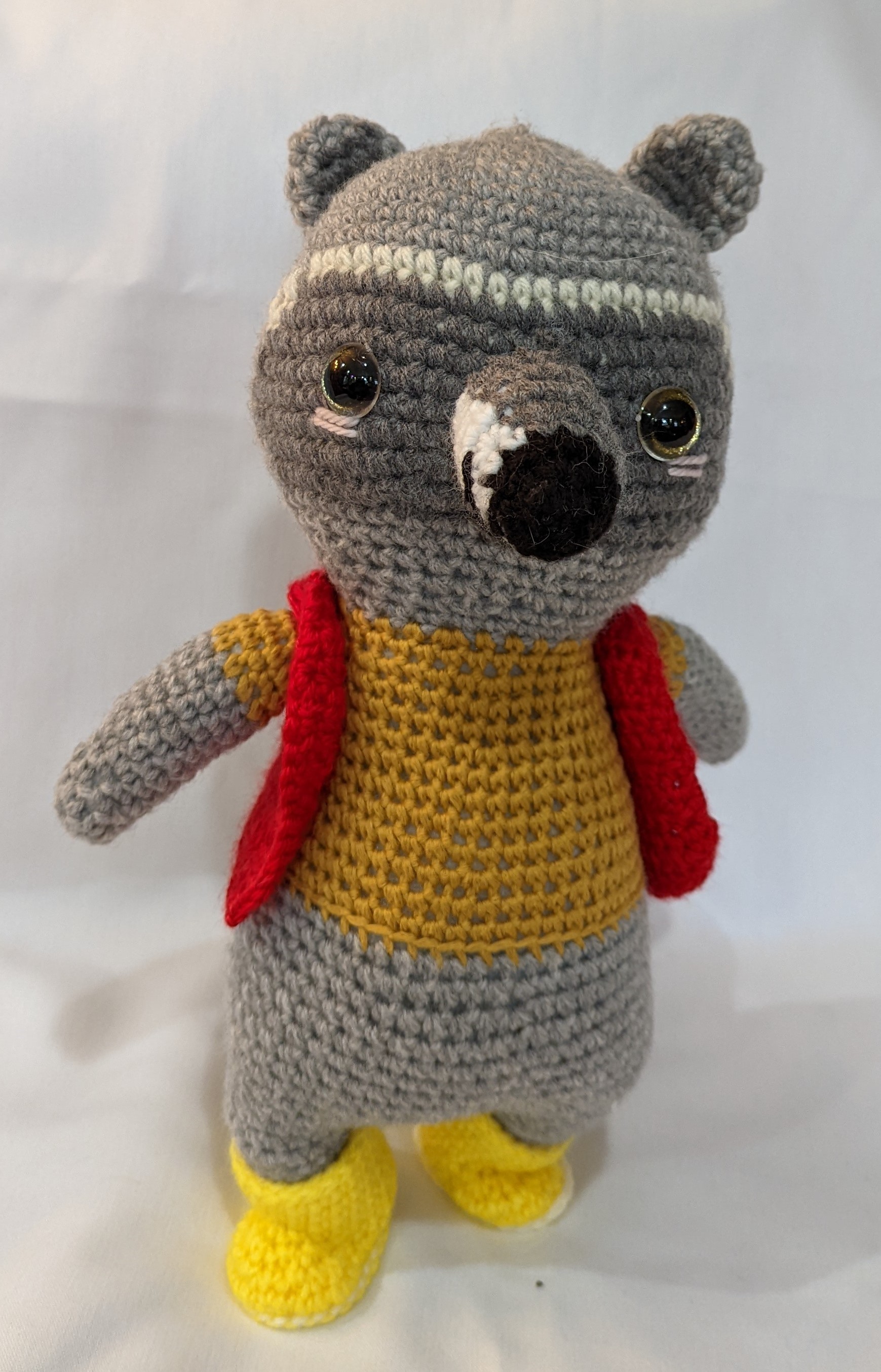 Raton laveur de Quenours d'Amour - Hauteur: 31 cm Largeur: 25 cm. Prix : 35.00$ CAD Pour commander : quenoursdamour@gmail.com